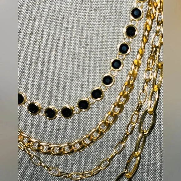 BEAUTIFUL GOLD TONE MULTI LAYERED STATEMENT NECKLACE 4 PEICE CHAIN SET. - Picture 2 of 6